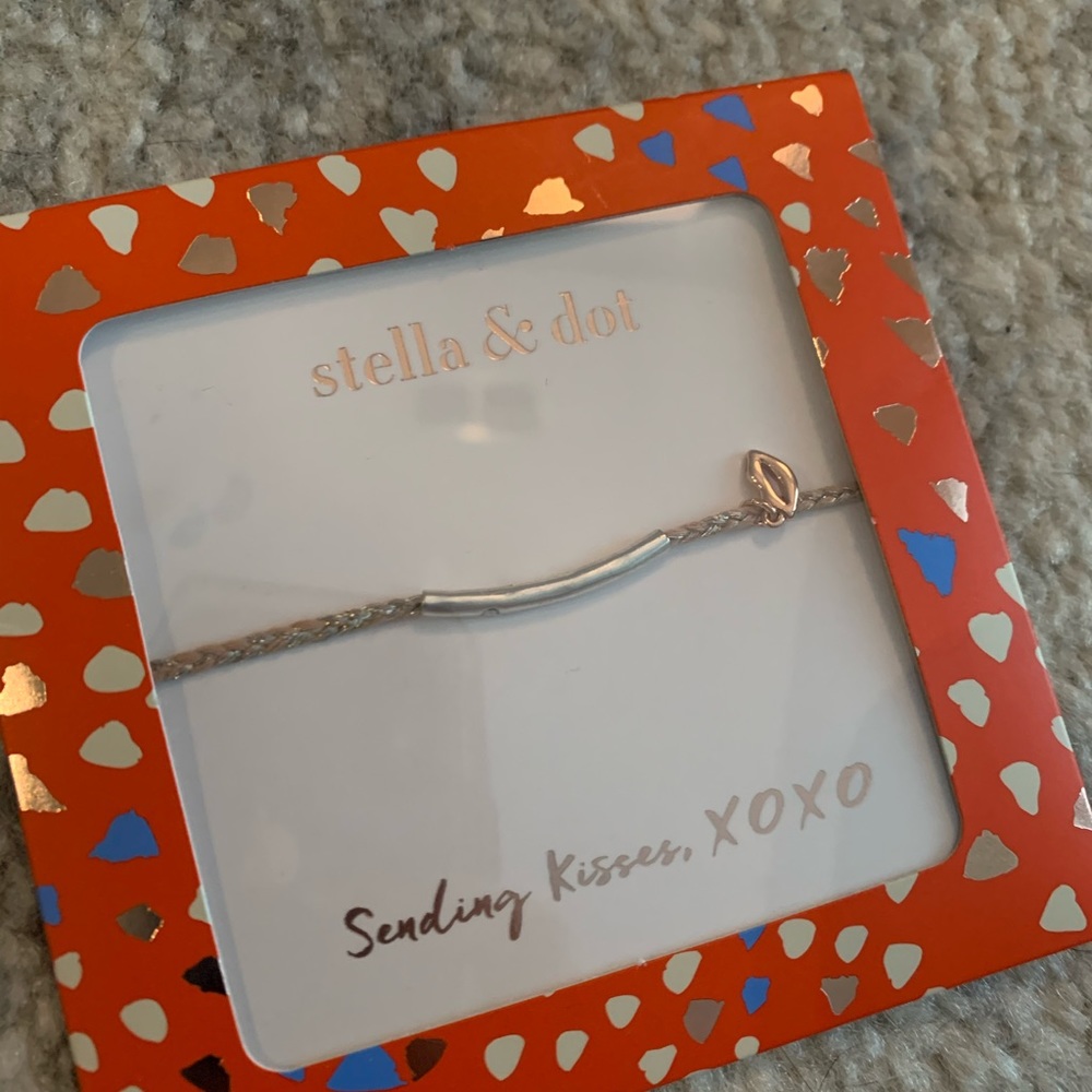 Bracelet - Picture 1 of 2